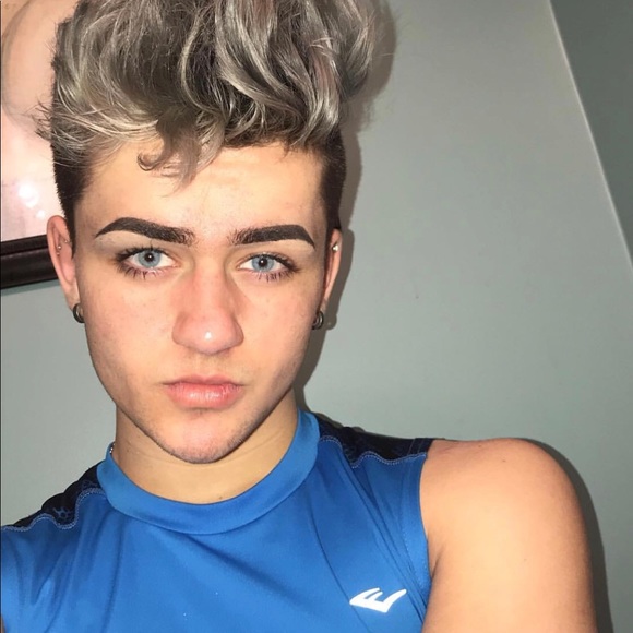 GORGEOUS AQUA BLUE COLORED EYES - Picture 3 of 5